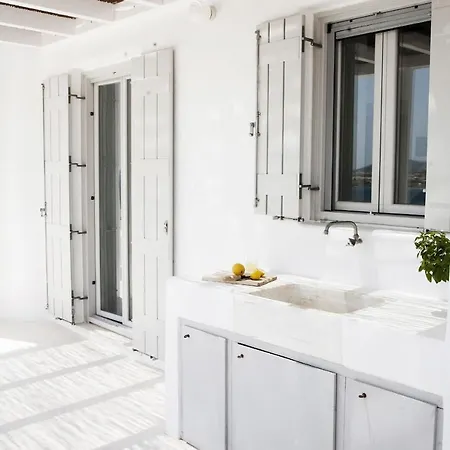 Willa Luxury Seafront Alikí